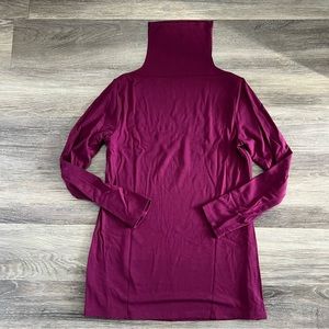 Attitudes by Renee burgundy finespun knit funnel neck turtleneck top size M